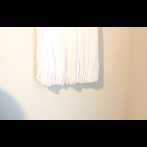 Twentyone white trimmed ruffled adjustable spaghetti straps tank top size large - Picture 4 of 13